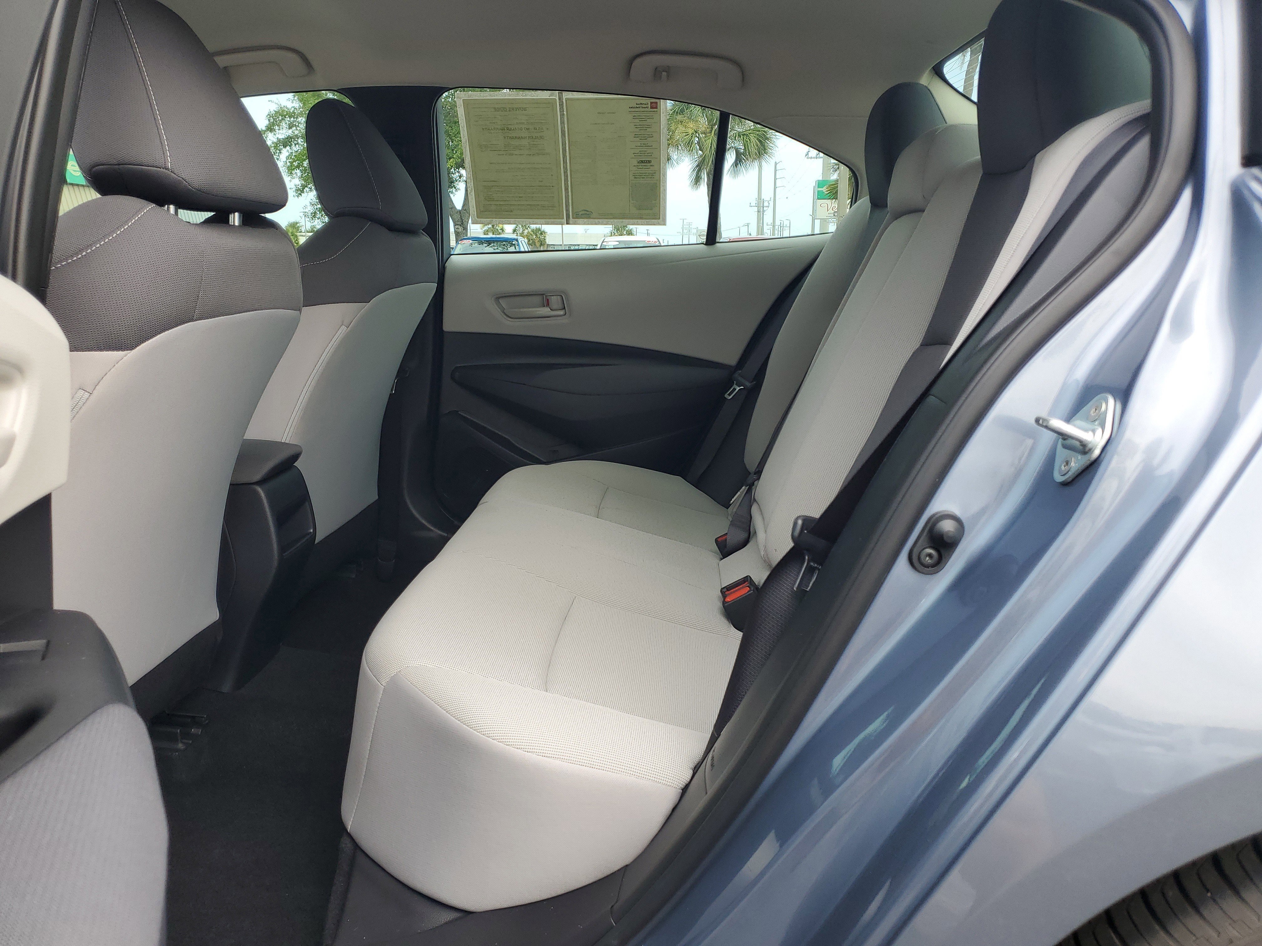 Used 2022  Toyota LE image 8