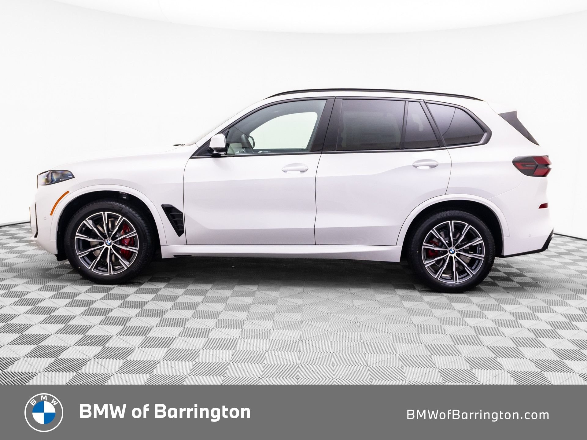 New 2026 Mineral White Metallic BMW xDrive40i image 2