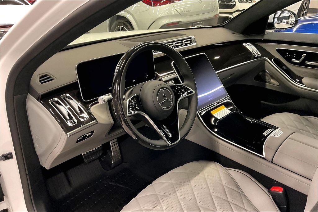 New 2026 MANUFAKTUR Moonlight White Magno Mercedes-Benz S 580 image 6