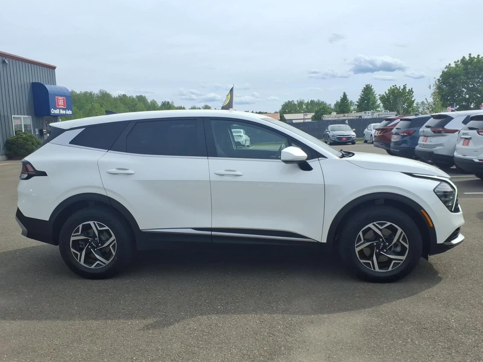 Used 2024 Snow White Pearl Kia LX image 4