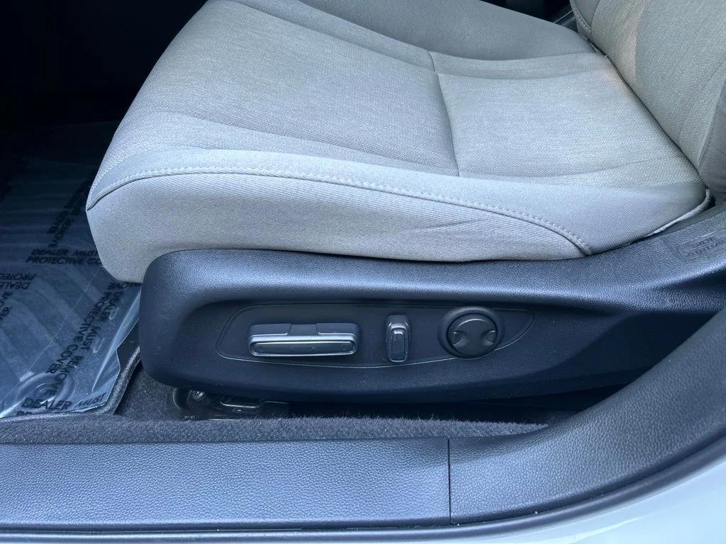 Used 2023 White Honda EX image 15