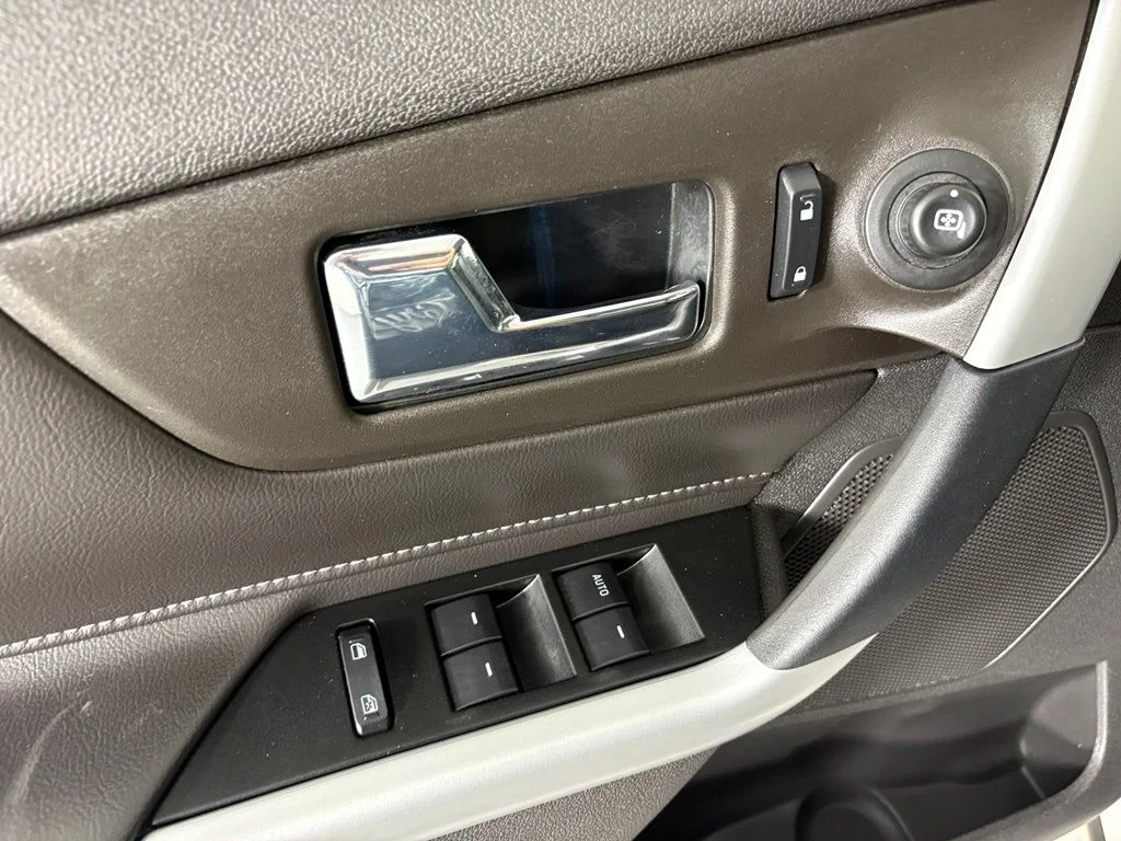 Used 2014 White Ford Sport image 25