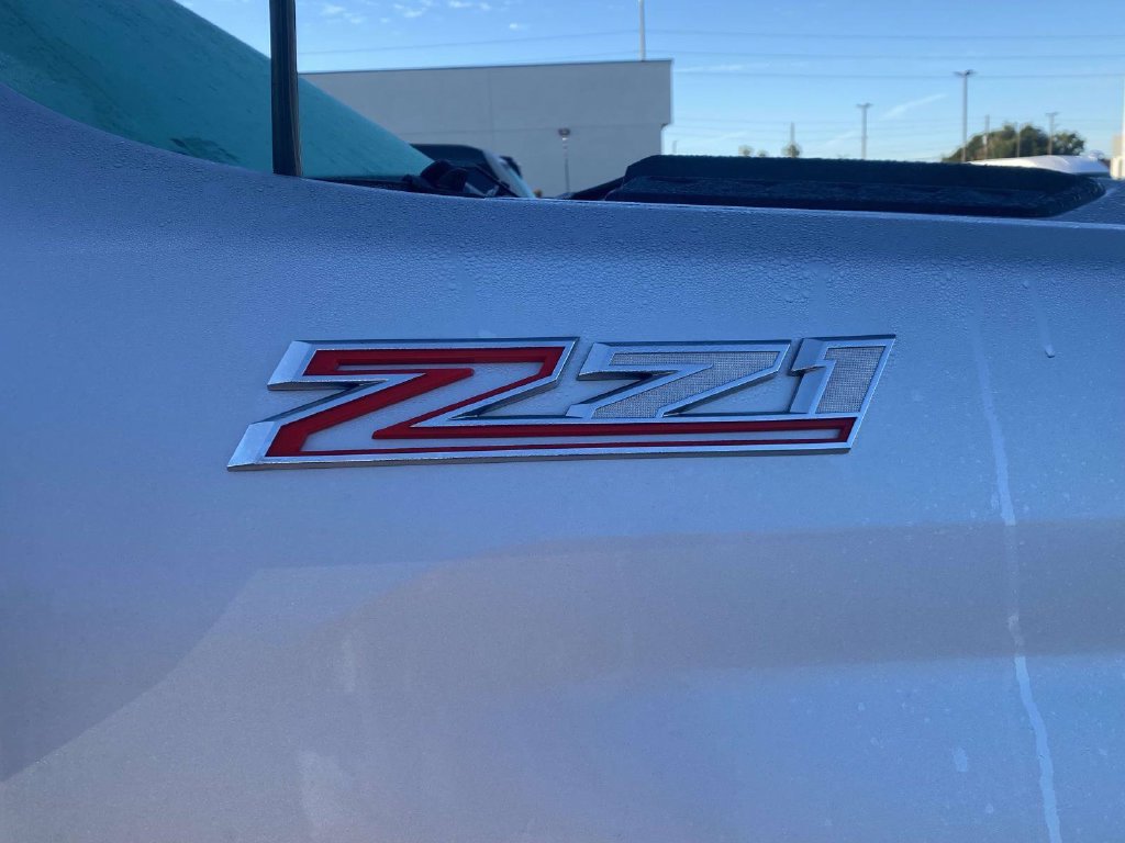 Used 2021 Silver Ice Metallic Chevrolet LT image 4