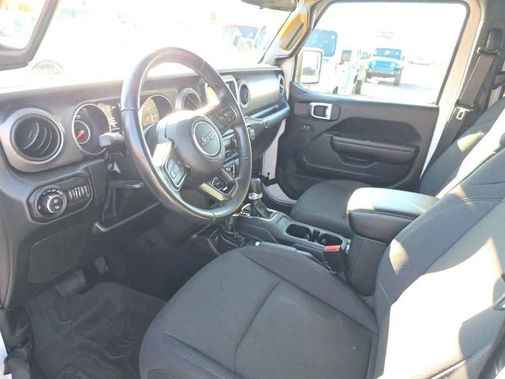 Used 2022 White Jeep Willys image 12