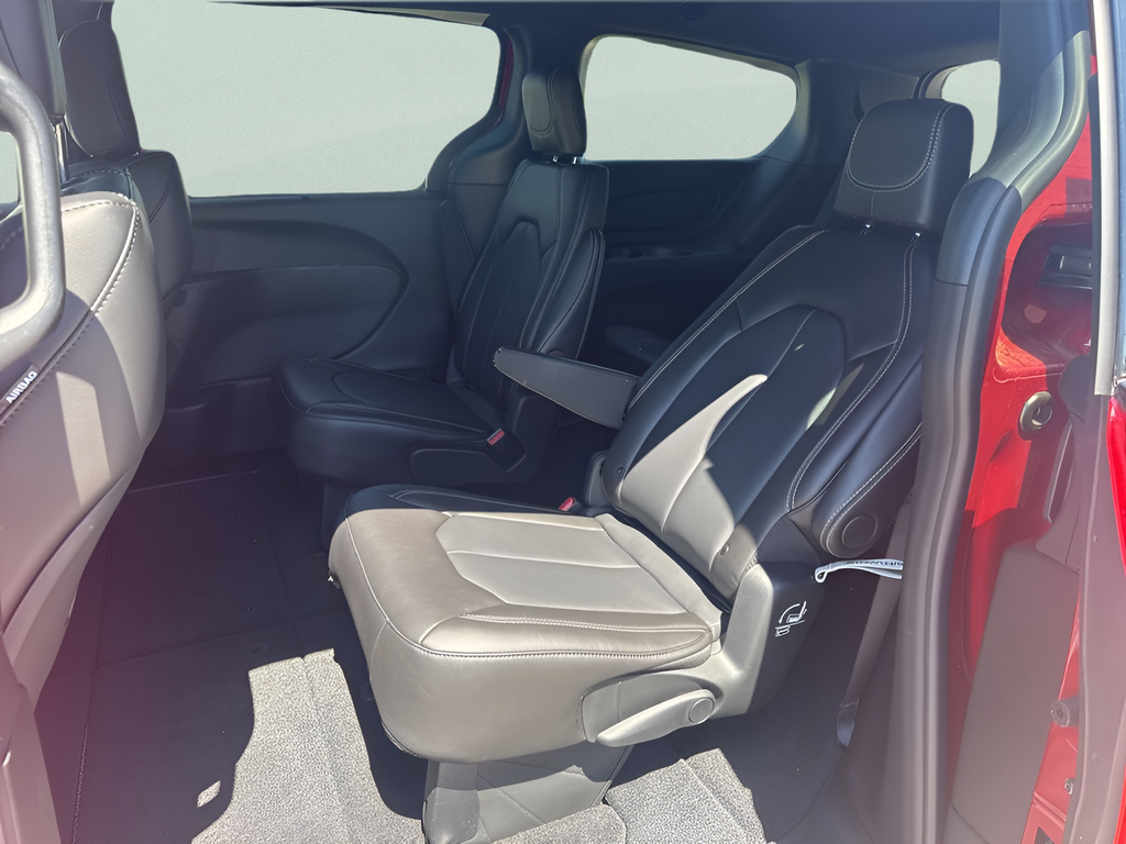 New 2026 Red Hot Pearl-Coat Exterior Paint Chrysler Select image 15