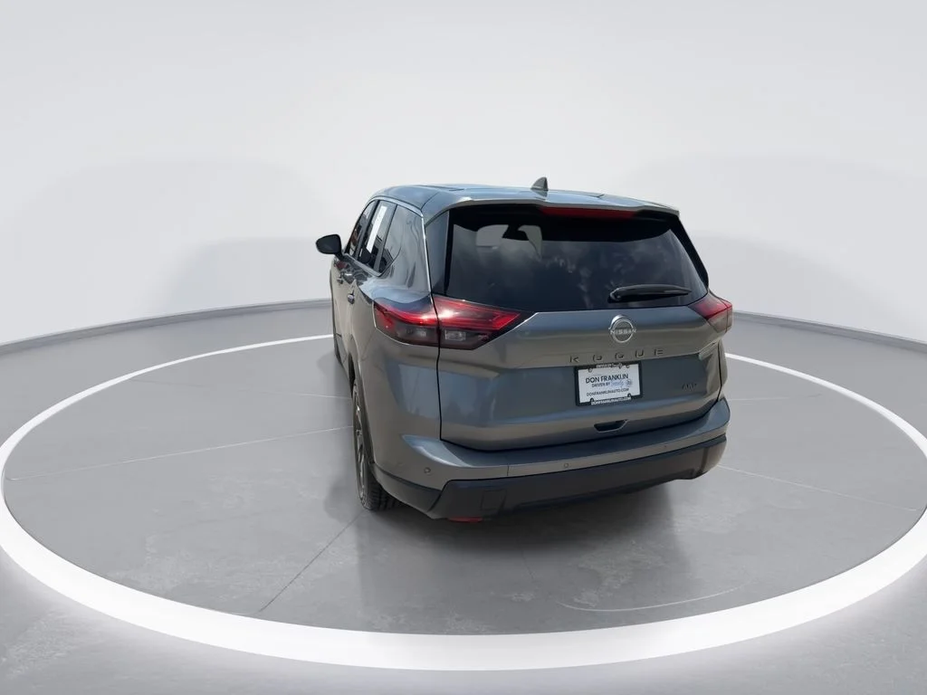 Used 2025 Gray Nissan SV image 7