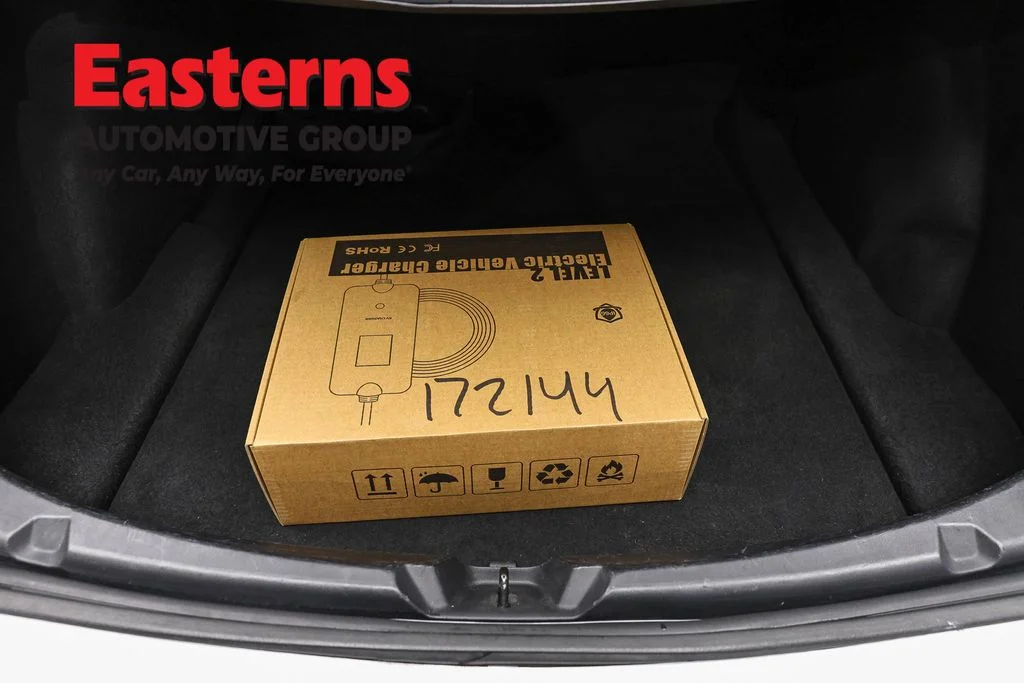 Used 2023 White Tesla Base image 9
