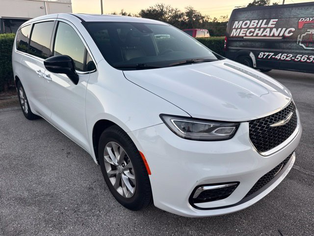 Used 2026 White Chrysler Limited image 2