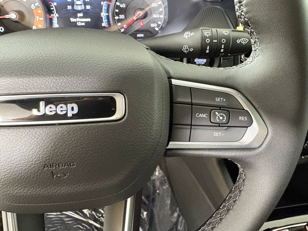New 2026 Silver Zynith Metallic Clearcoat Jeep Latitude image 21
