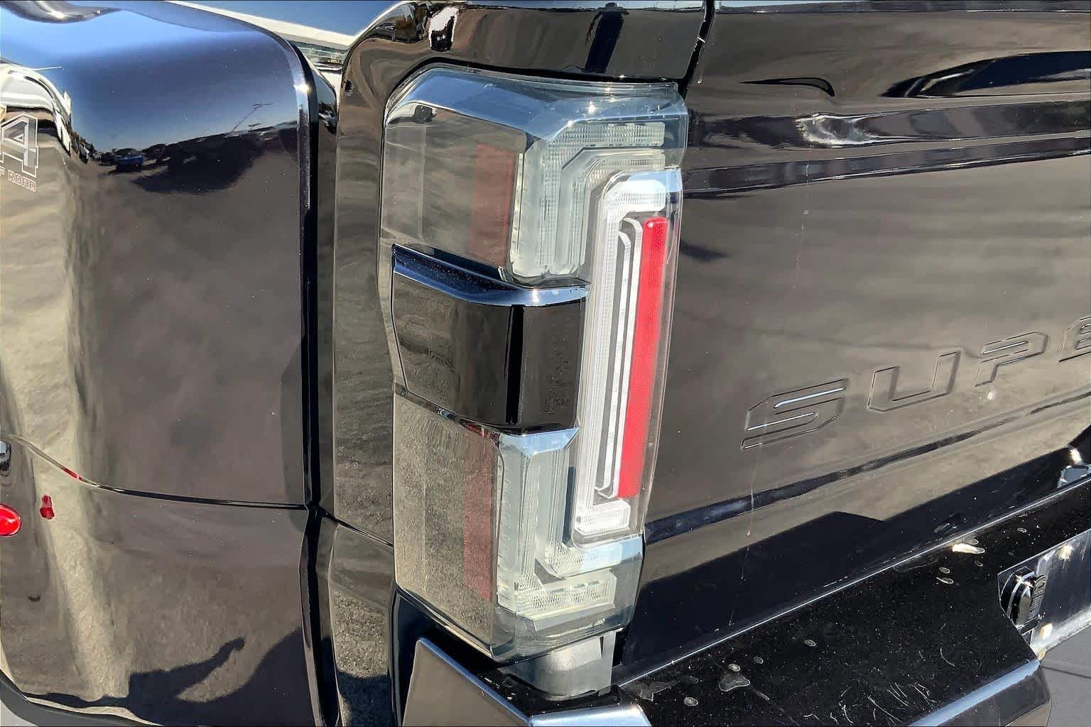 Used 2023 Agate Black Metallic Ford LARIAT image 26