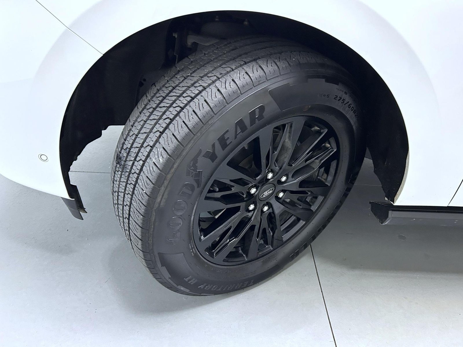 Used 2025 White Ford Platinum image 29