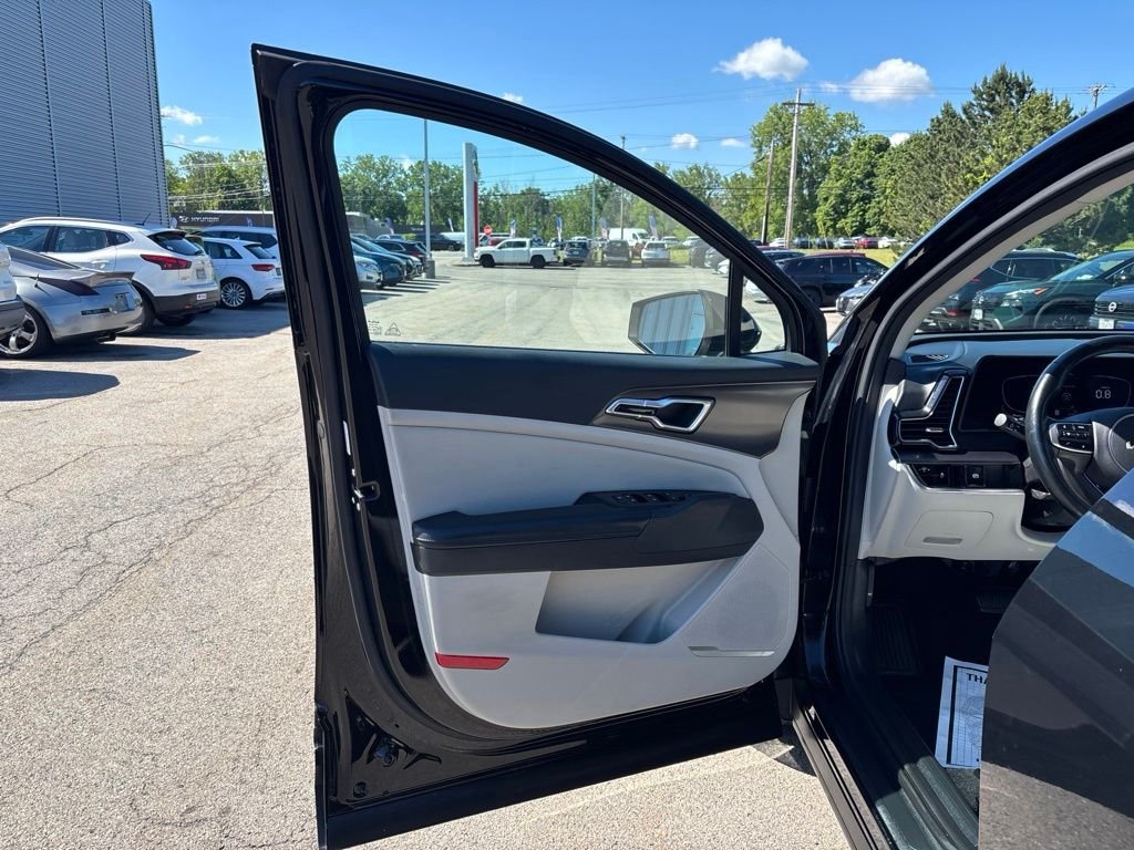Used 2023 Black Kia EX image 15