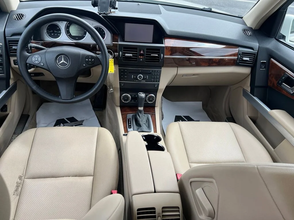 Used 2011 Arctic White Mercedes-Benz GLK 350 image 18