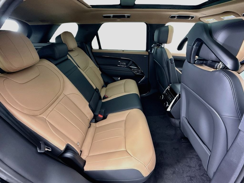 New 2026 Santorini Black Land Rover Dynamic SE image 22