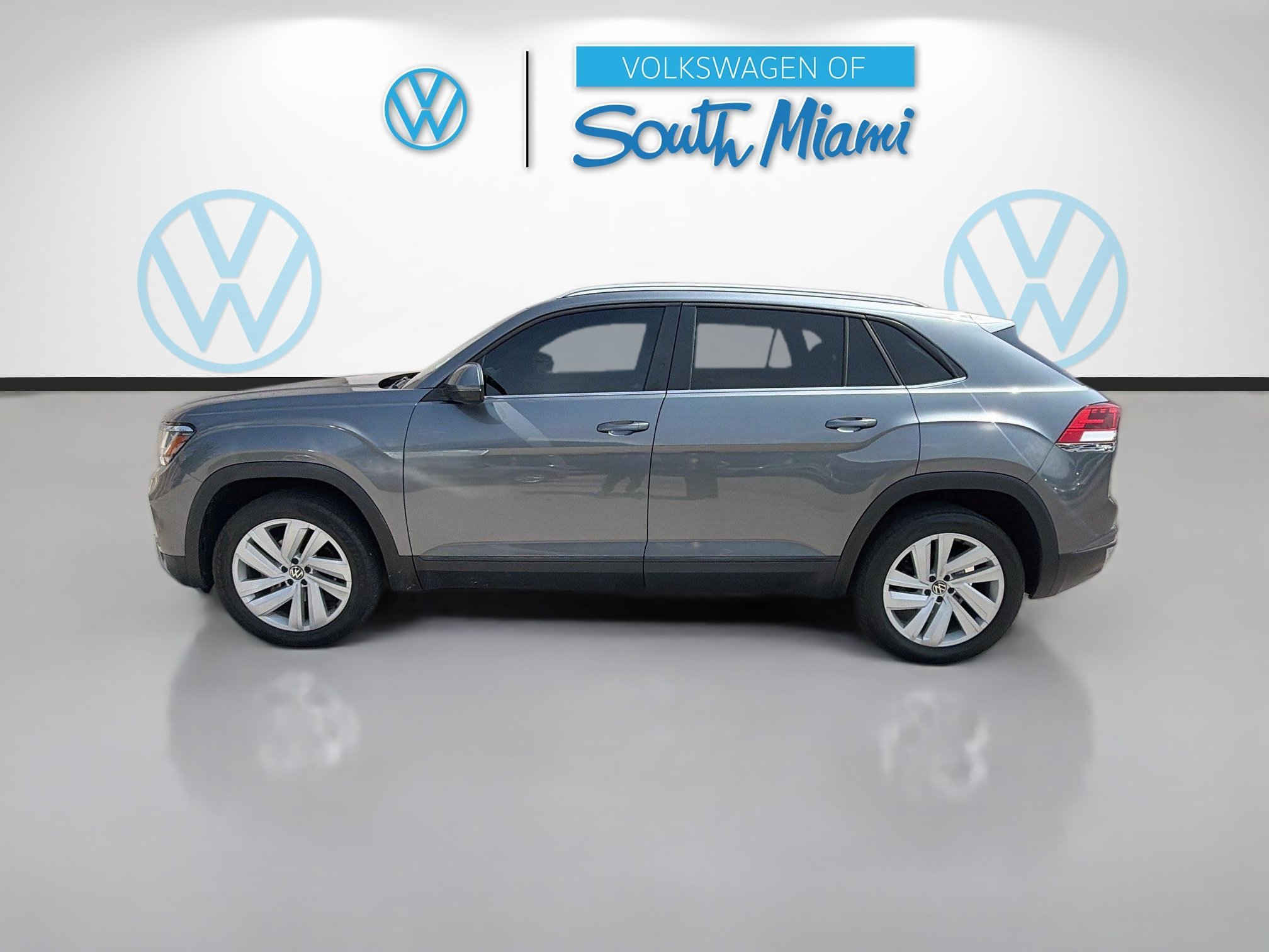 Certified Used 2023 Platinum Gray Metallic Volkswagen 3.6L V6 SE w/Technology image 4