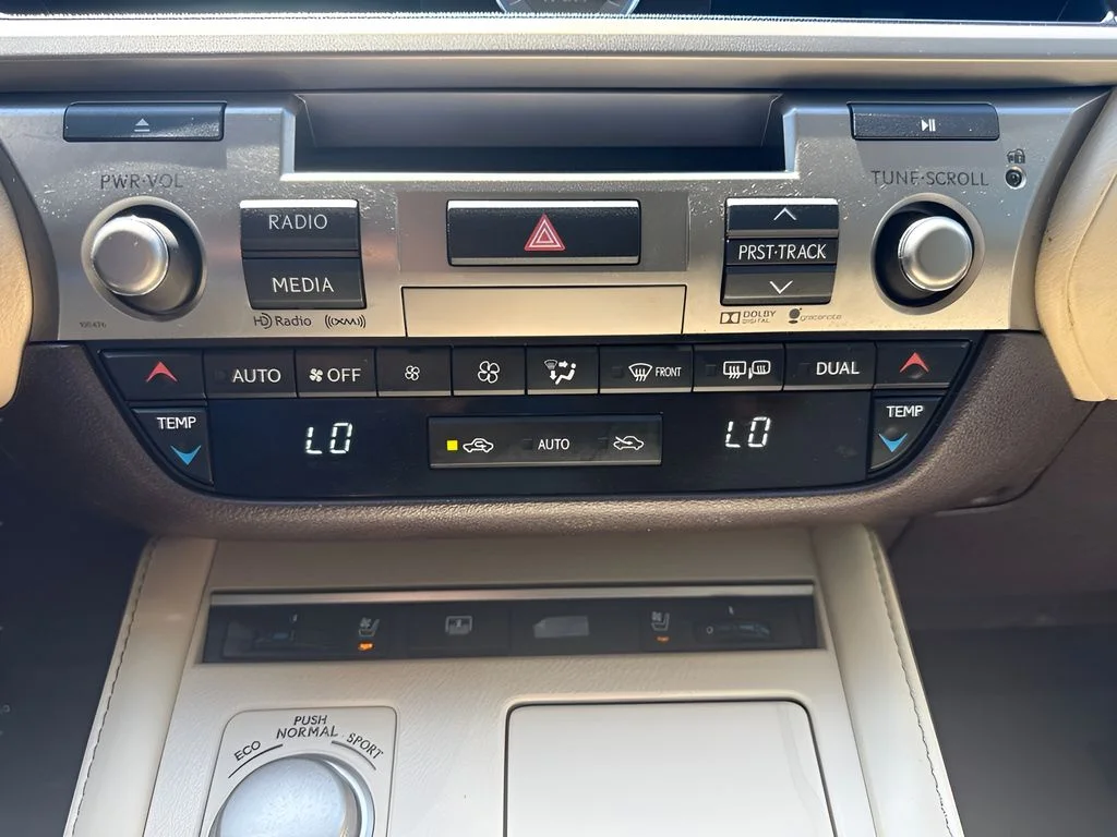 Used 2016 White Lexus 350 image 19