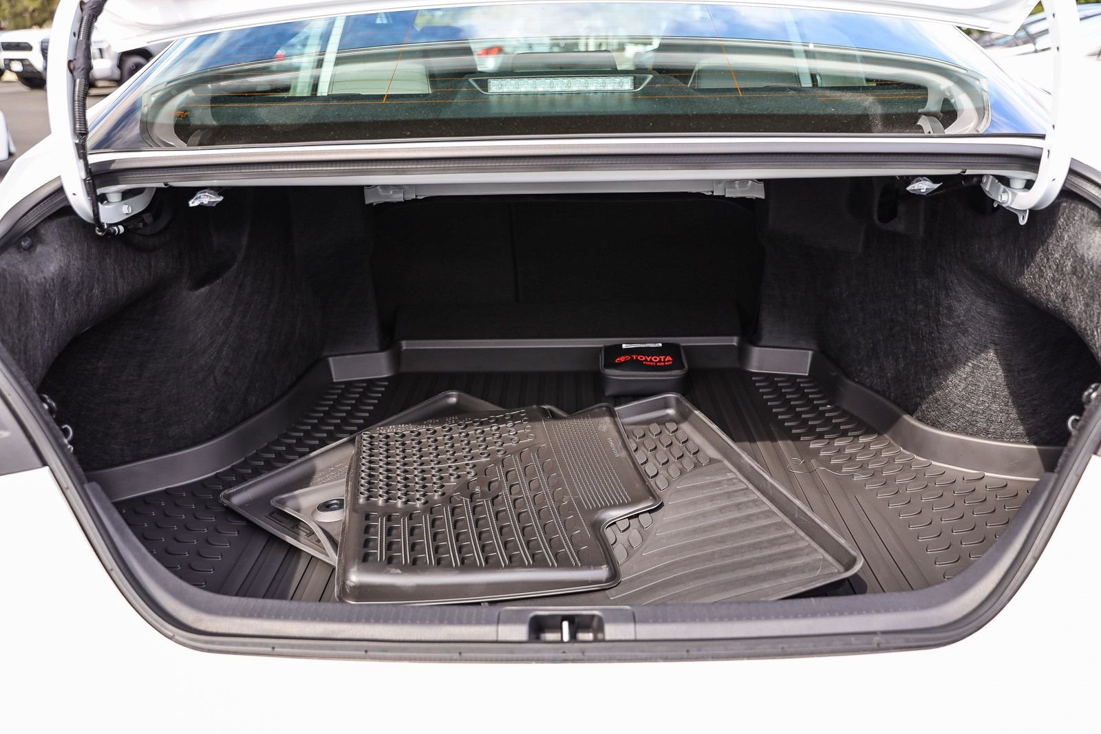 2026 Toyota Camry SE - Photo 25