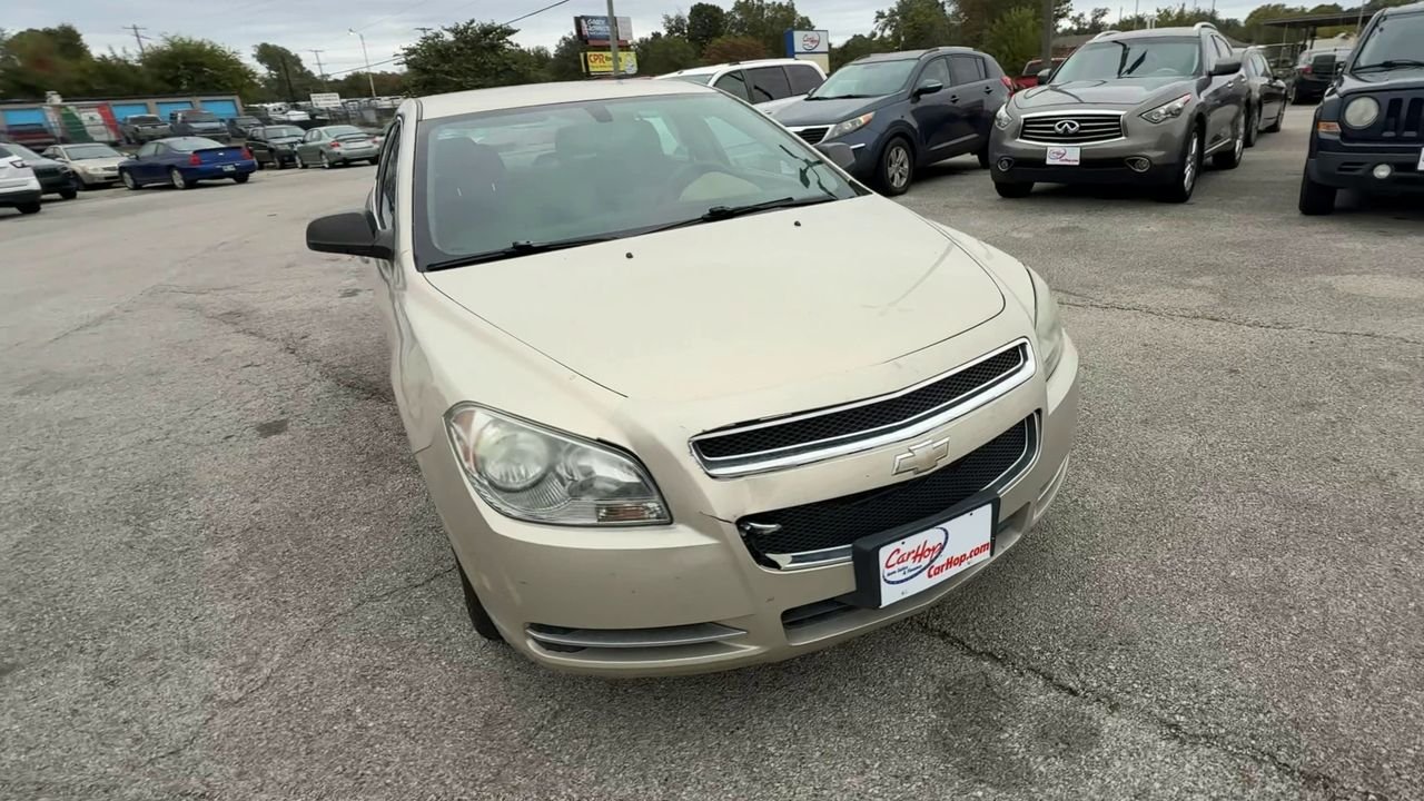 2009 Chevrolet Malibu LS photo 2