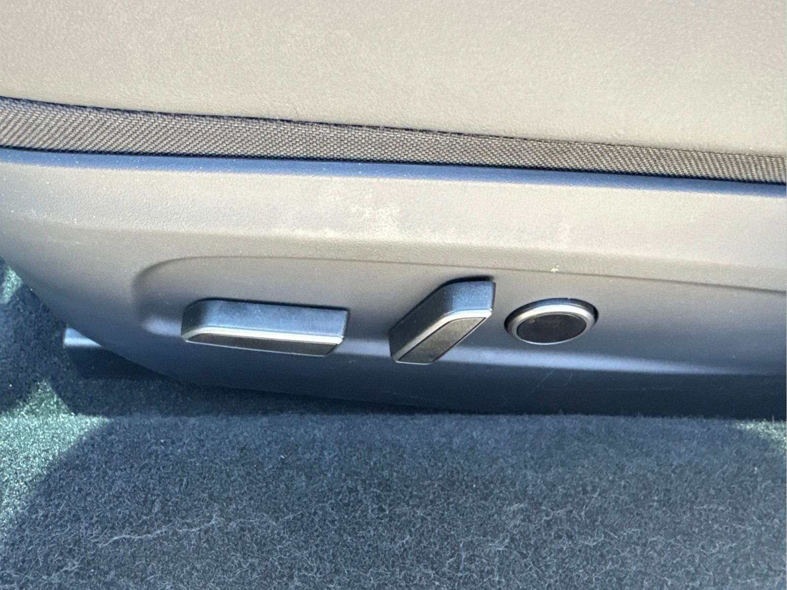 Used 2025  Tesla Long Range image 37