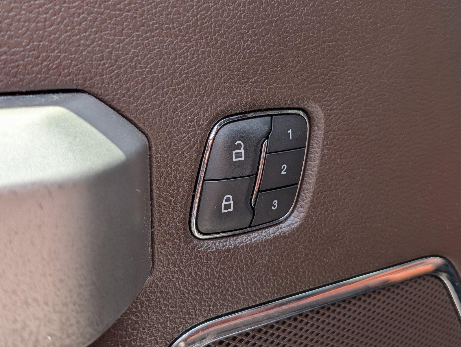 Used 2019 White Platinum Metallic Tri-Coat/Stone Gray Ford King Ranch image 17