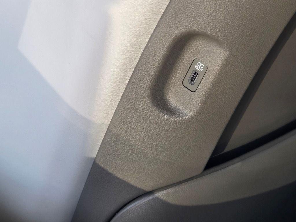 New 2026 White Pearl Hyundai SEL AWD image 18