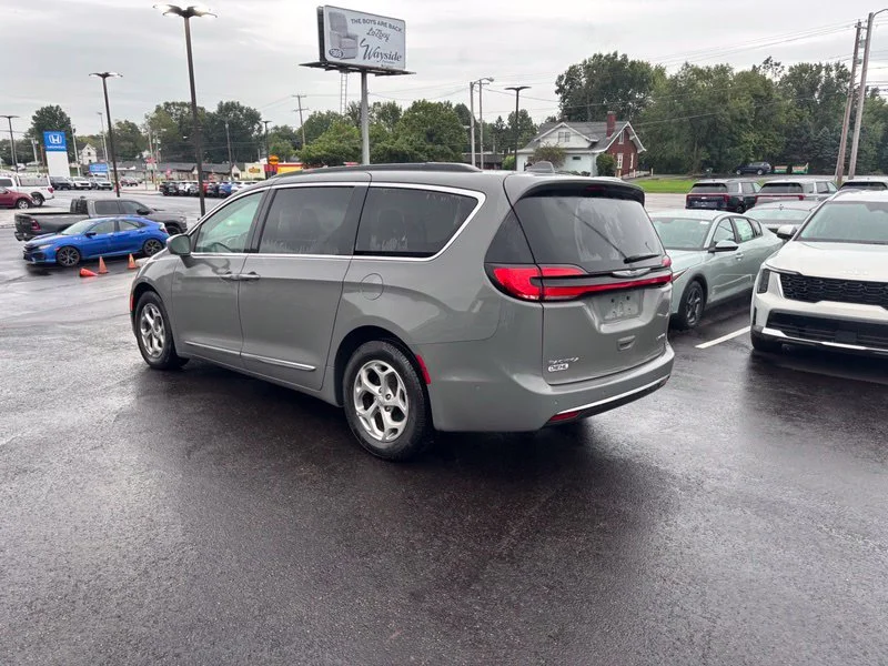 Used 2022 White Chrysler Limited image 6
