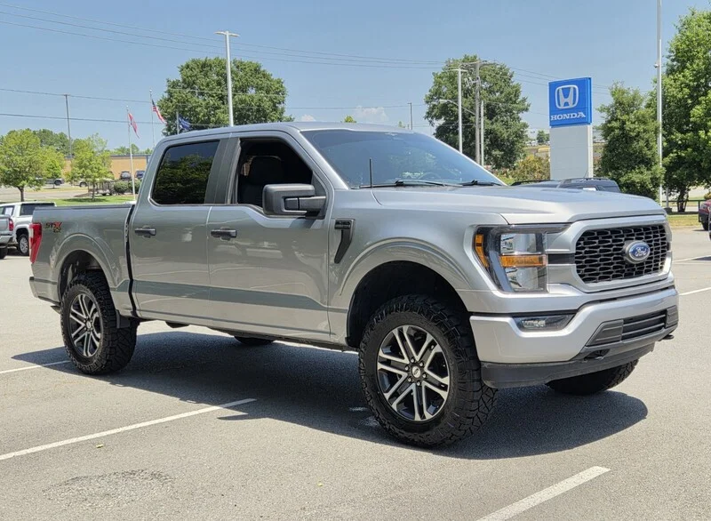 Used 2023 SILVER FORD XL image 4