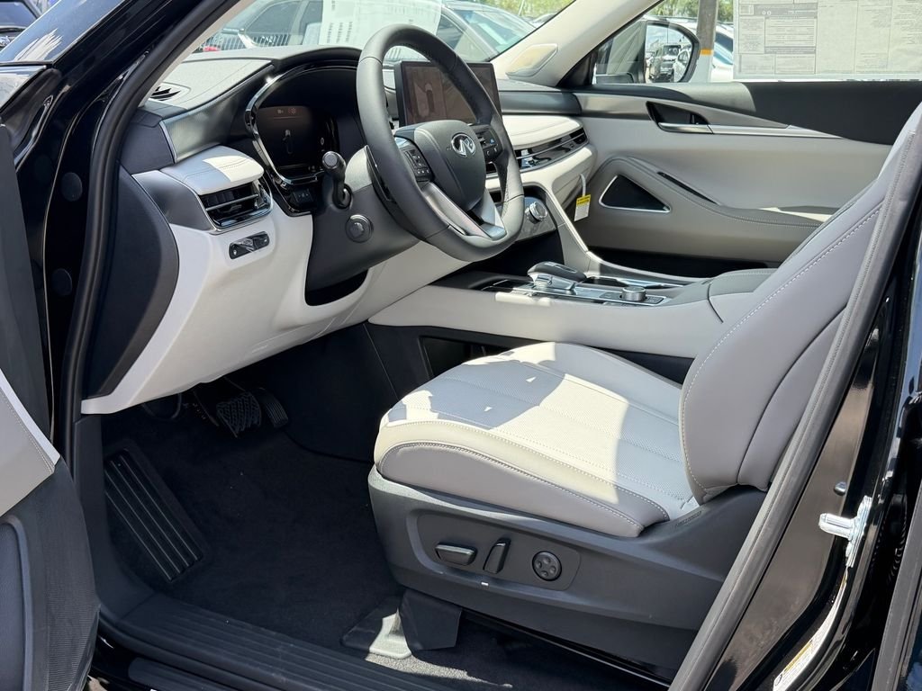 New 2027 MINERAL BLACK INFINITI Luxe FWD image 13