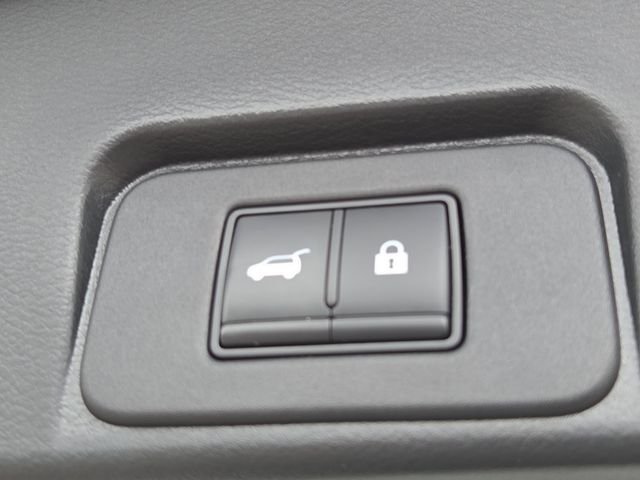 Used 2021 Pearl White Nissan SL image 16