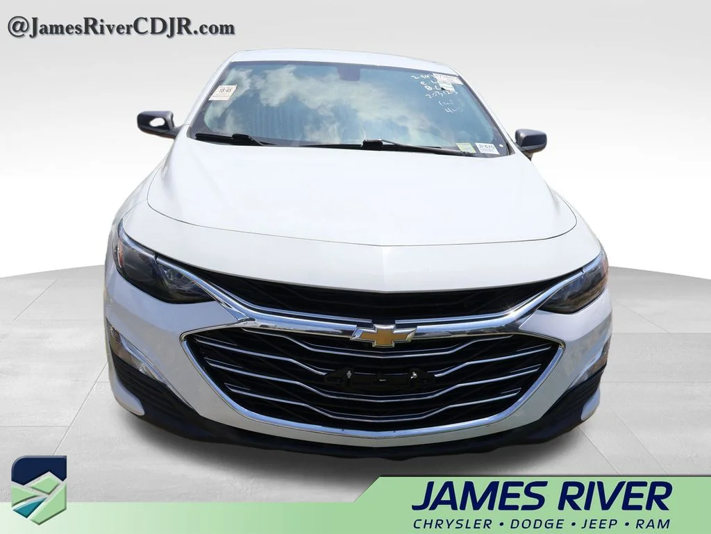 Used 2022 White Chevrolet LS image 5