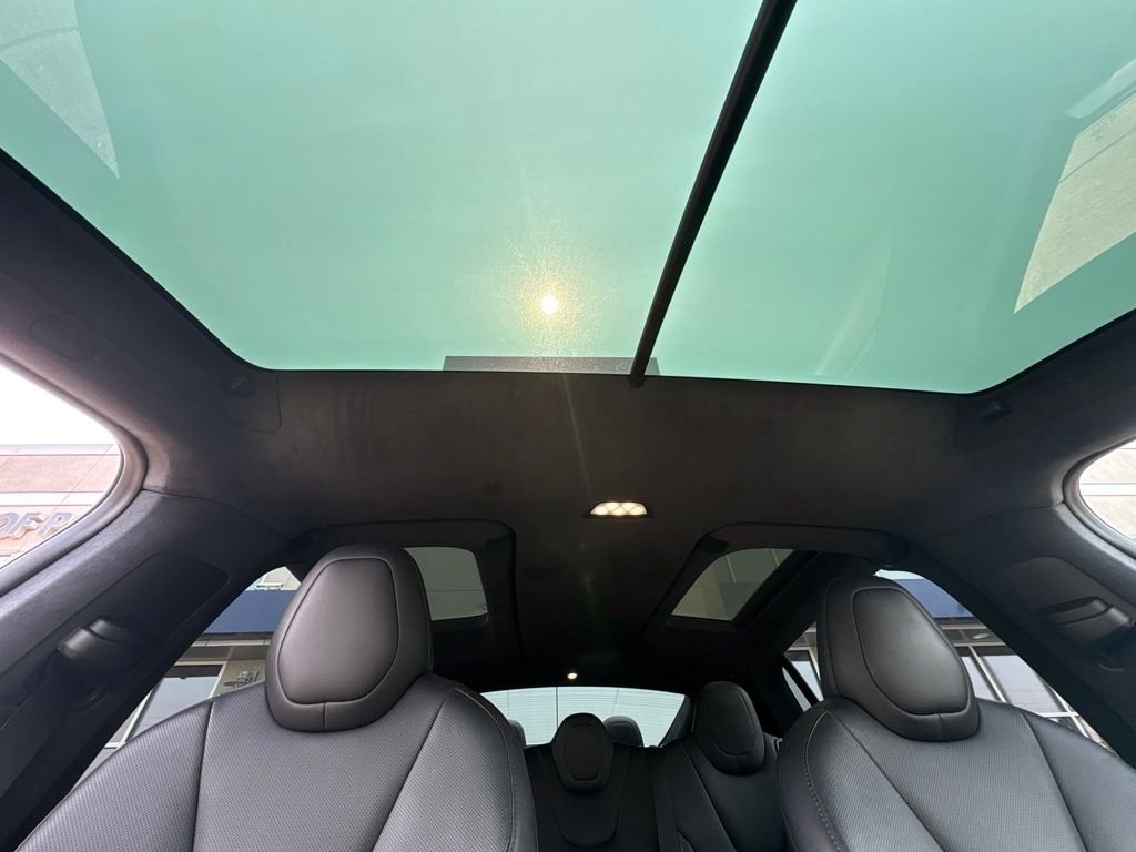 Used 2022 White Tesla Base image 29