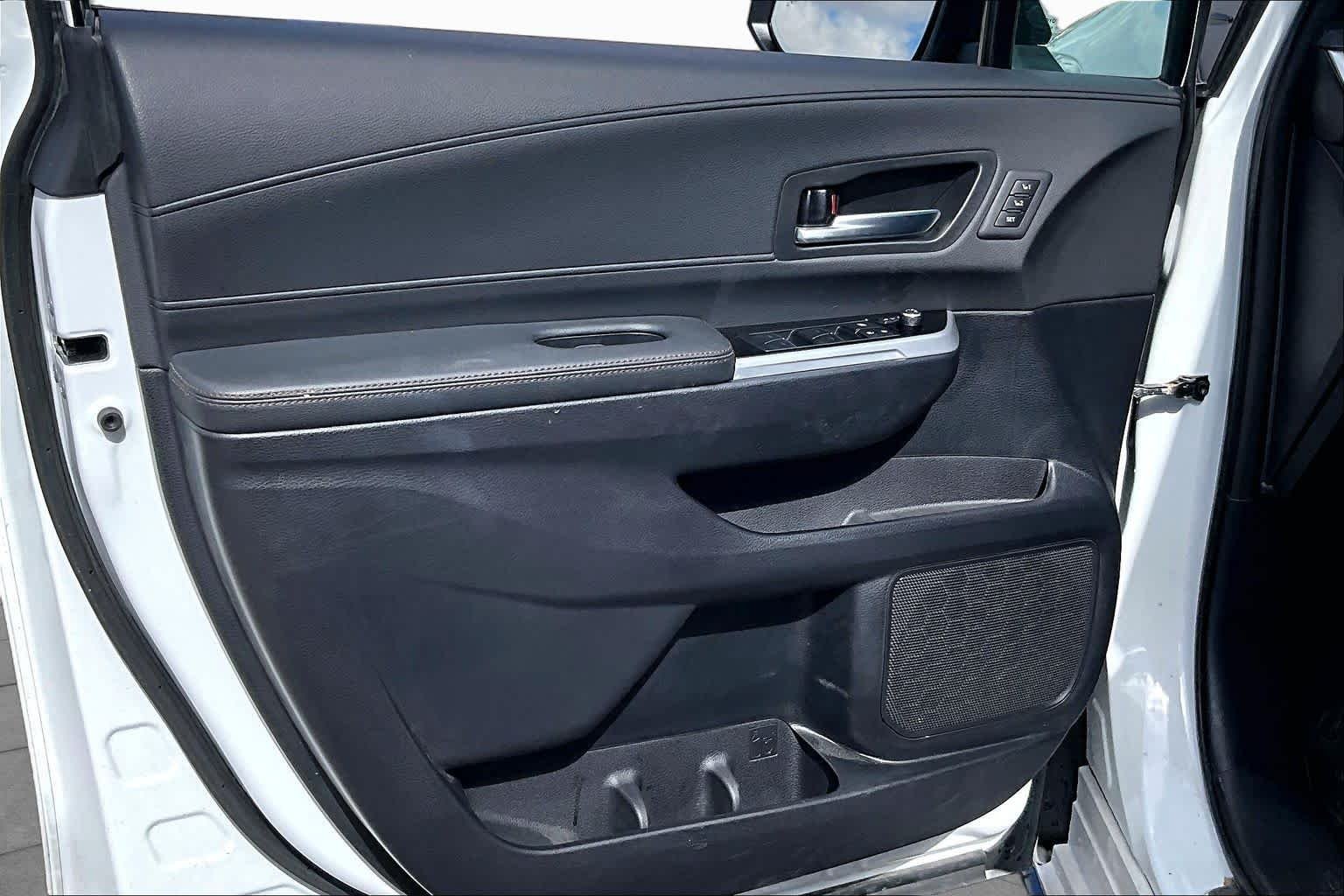 Used 2025 Wind Chill Pearl Toyota Platinum image 19
