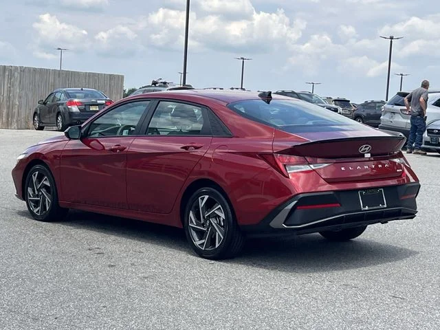 Used 2025 Red Hyundai SEL Sport image 11