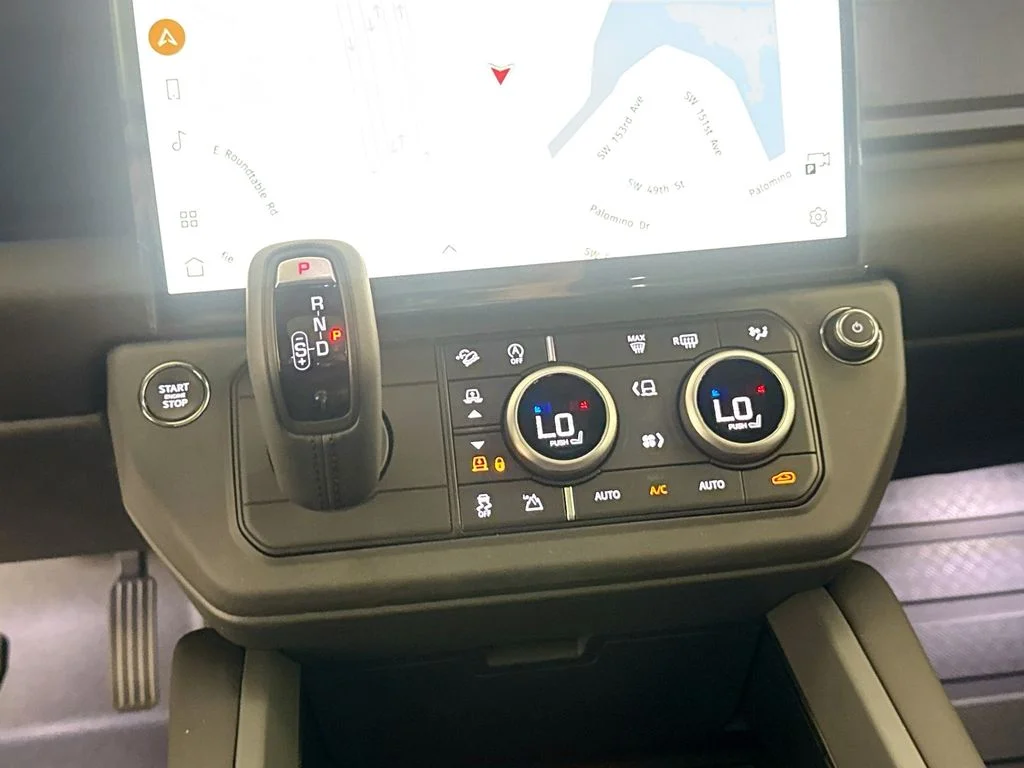 New 2026 Fuji White Land Rover X-Dynamic SE image 16