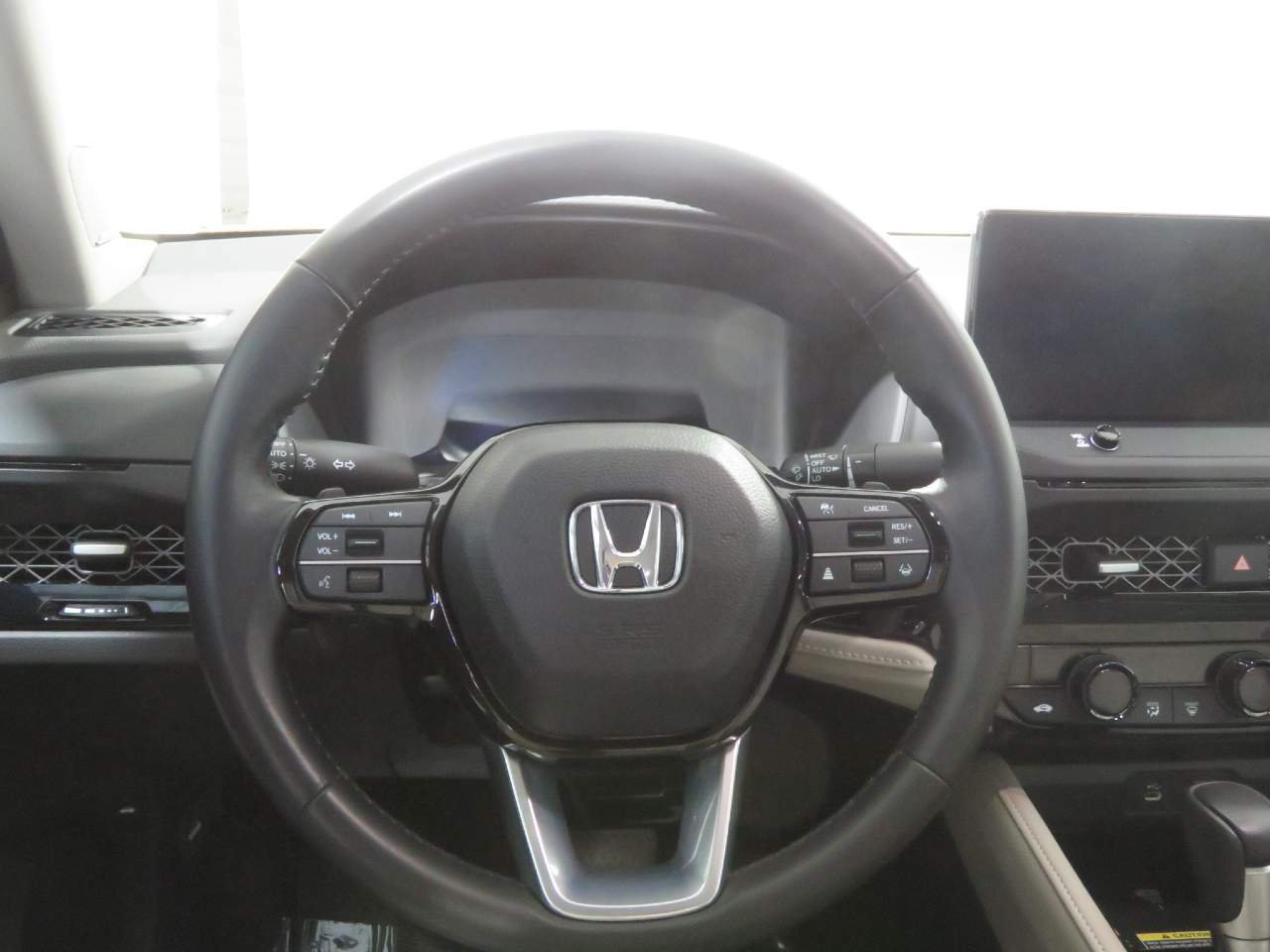 Used 2023 Platinum White Pearl Honda Touring image 10