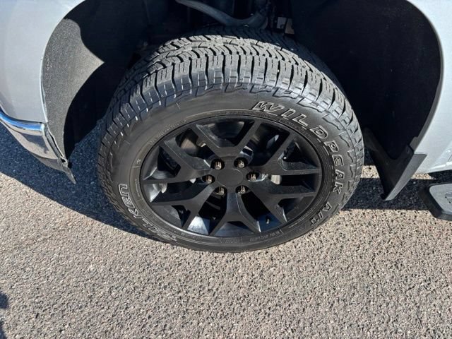 Used 2019 SILVER ICE METALLIC Chevrolet LT image 11