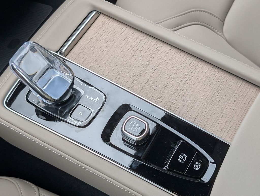 2026 Volvo XC90 Plus - Photo 22