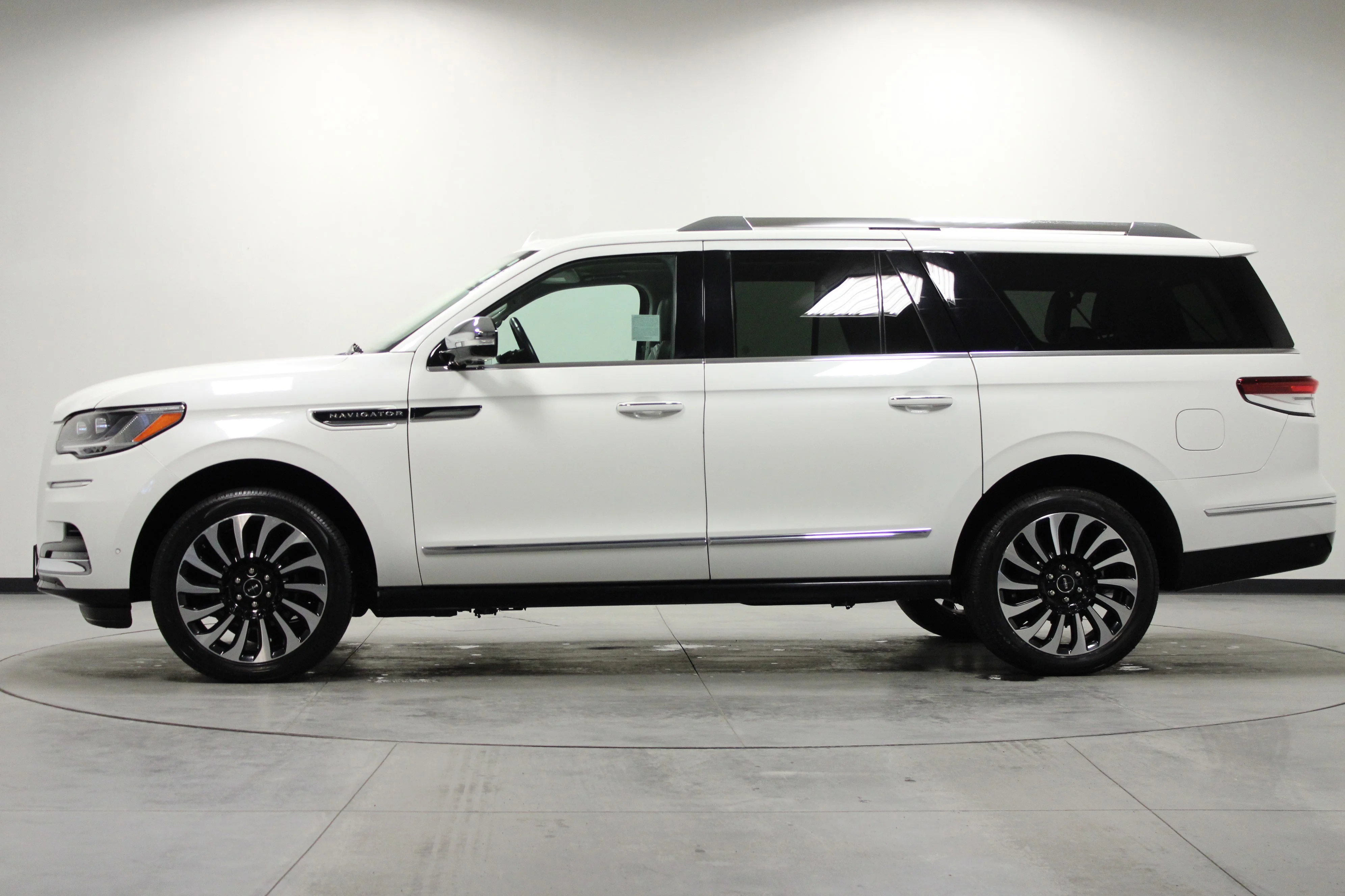 Used 2022 White Metallic Lincoln Black Label image 7
