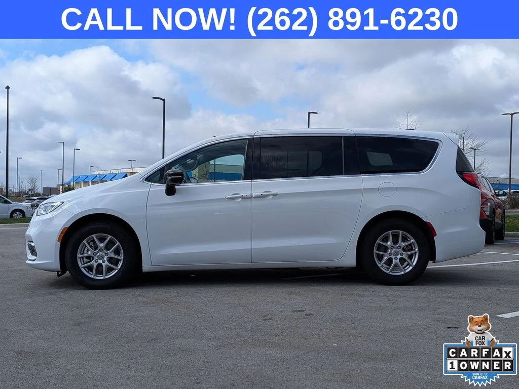 Used 2024 White Chrysler Touring L image 4