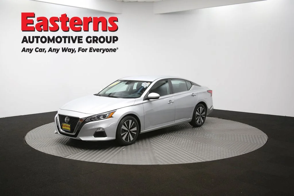 Used 2022 Silver Nissan 2.5 SV image 54