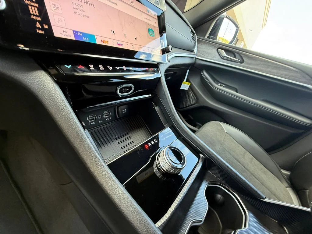 New 2027 White Jeep Laredo Altitude image 22
