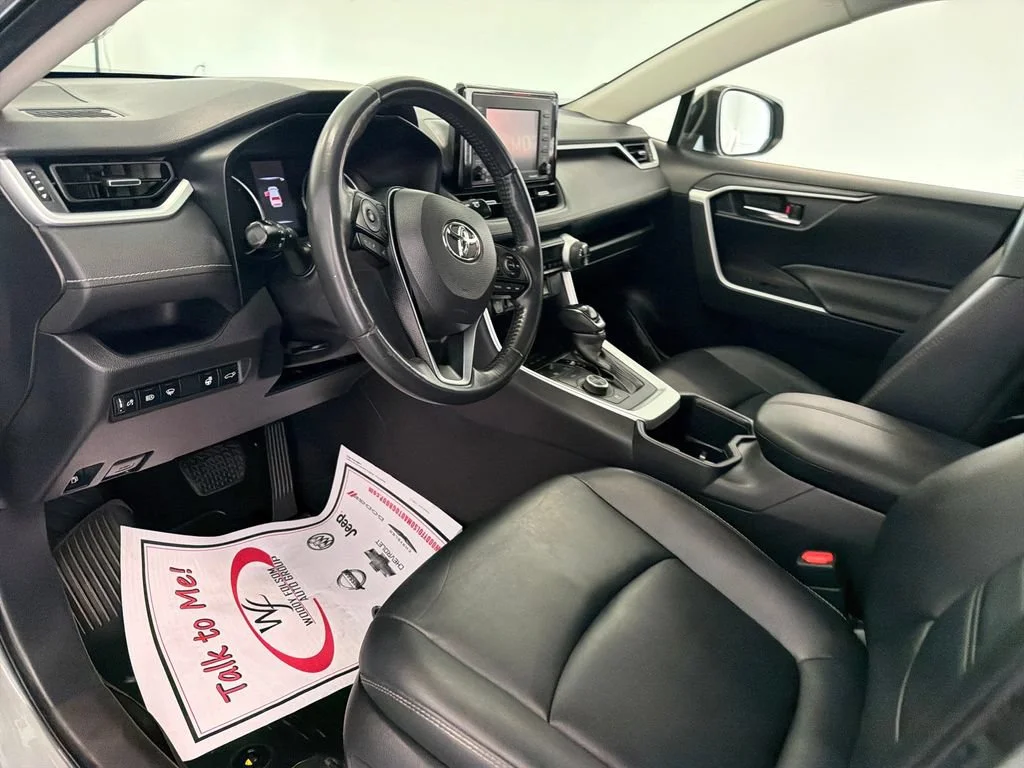 Used 2022 Lunar Rock Toyota Hybrid XLE Premium image 11