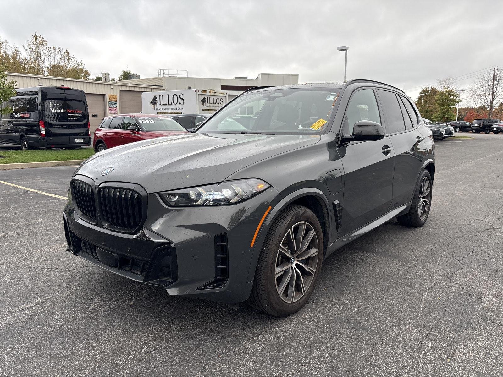 Used 2025 Dravit Grey Metallic BMW xDrive50e image 3