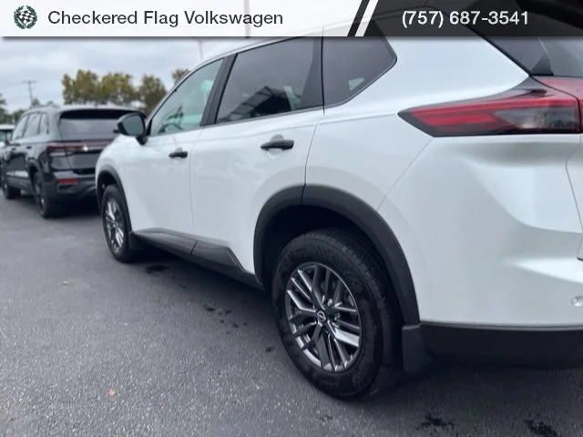 Used 2024 Everest White Pearl Nissan S image 8