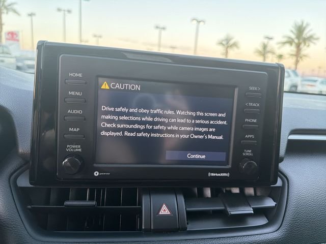 2021 Toyota RAV4 LE - Photo 19