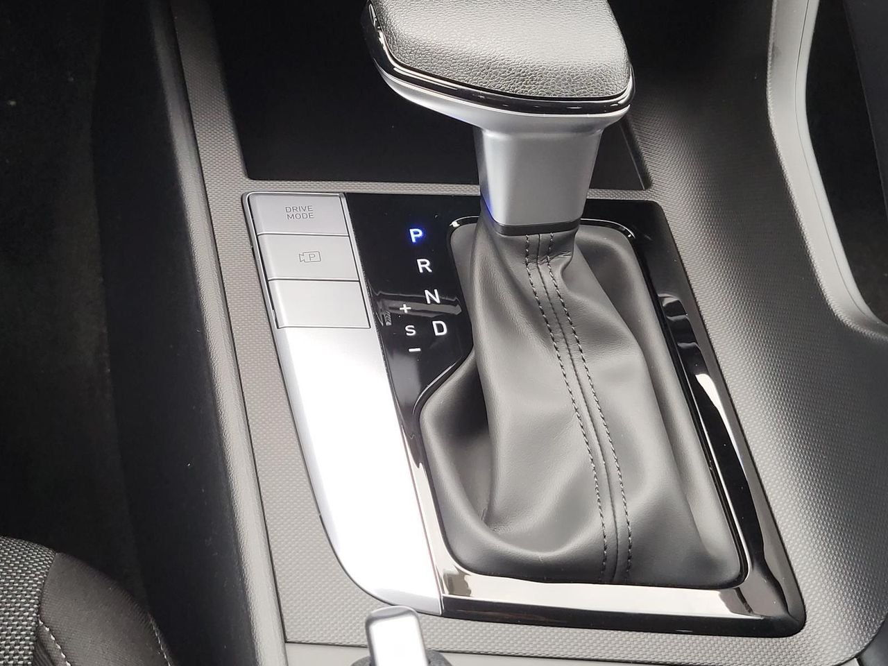 New 2026 Amazon Gray Hyundai SE image 19