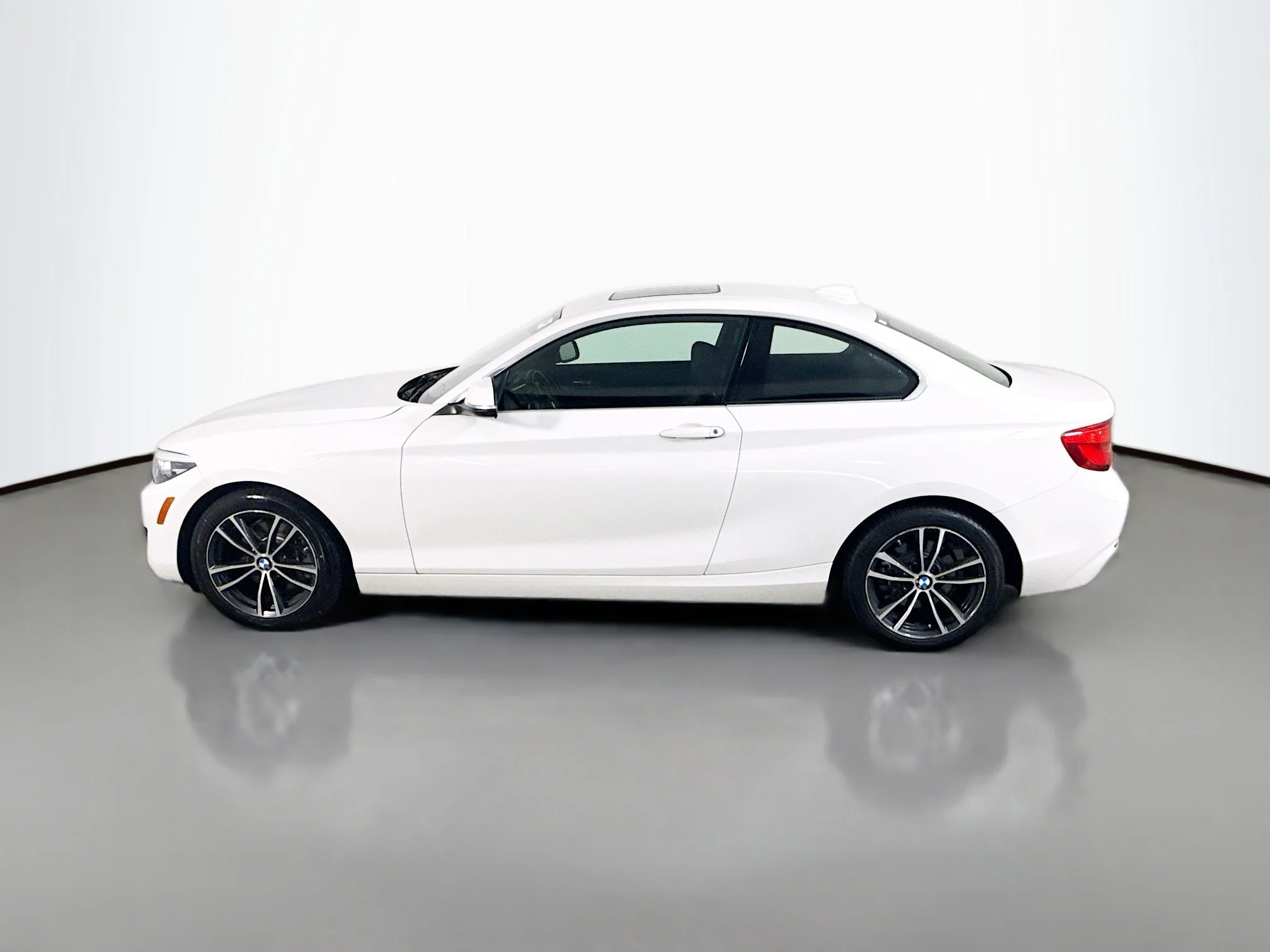 Used 2019 Alpine White BMW 230i image 4