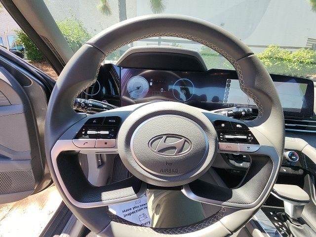 Used 2025 Gray Hyundai SEL Convenience image 27