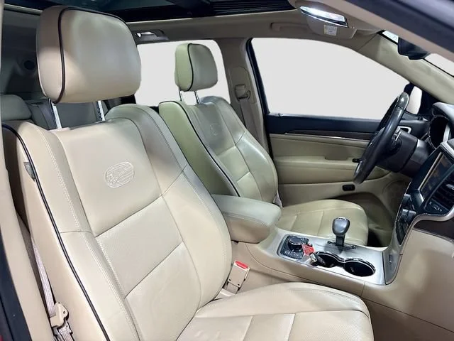 Used 2015  Jeep Overland image 23