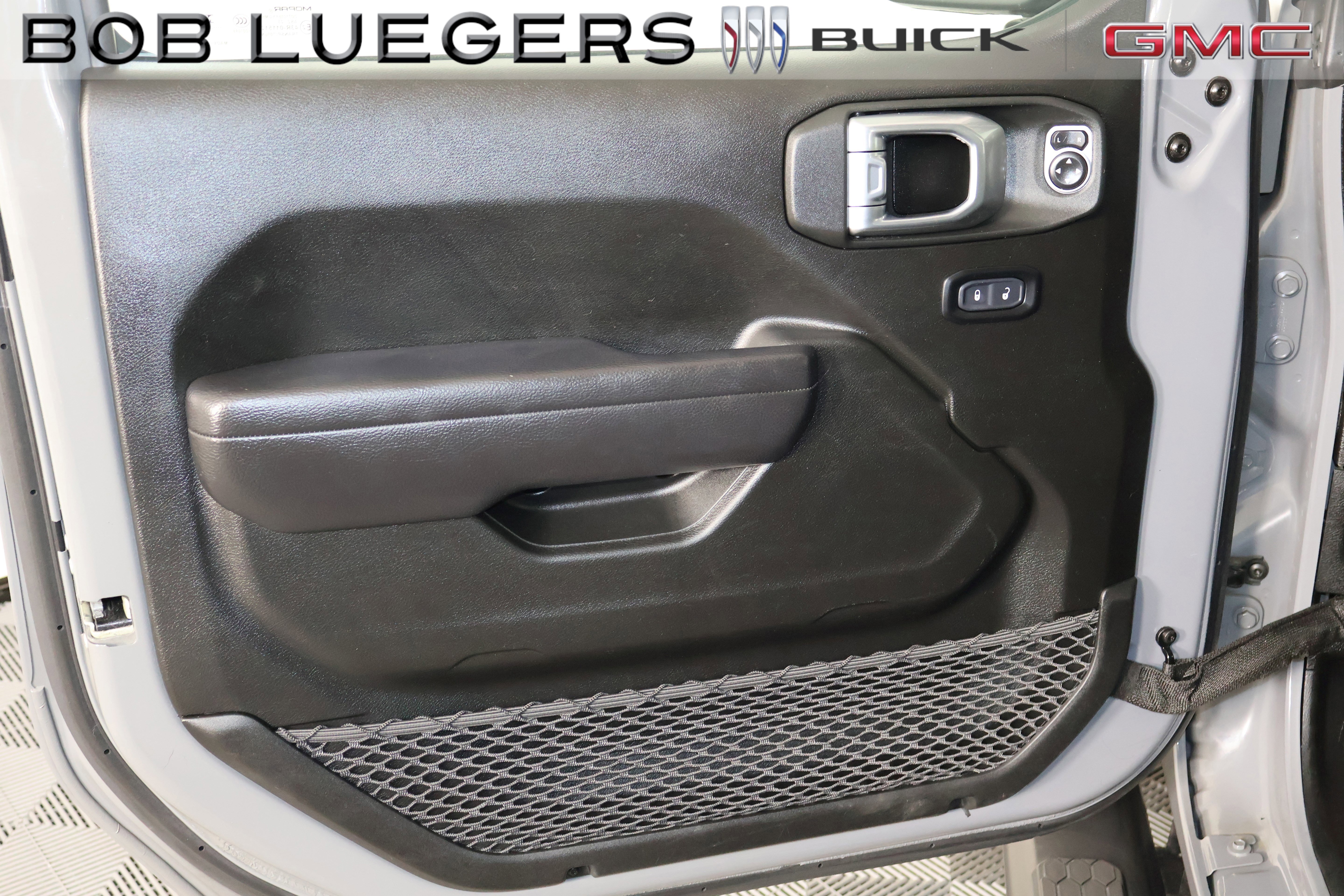 Used 2023 Gray Jeep 4x4 image 6